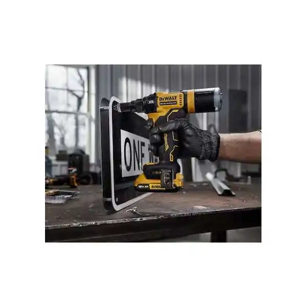 Dewalt Rivettatrice 4.8mm XR 18V BRUSHLESS Dewalt Rivettatrice 4.8mm XR 18V BRUSHLESS