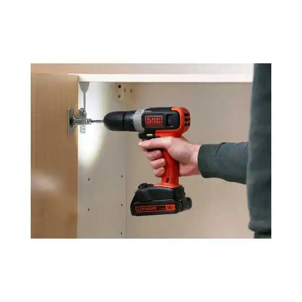 Black+Decker Trapano Avvitatore A Batteria 18V- 1,5Ah