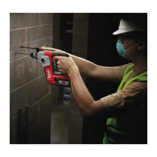 Milwaukee Perceuse à Percussion Compacte M18™ SDS