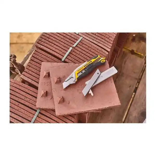 Stanley Cutter Fatmax® Avec Curseur Et Système De Brise-Lame Intégré - 18 mm