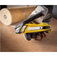 Stanley Cutter  18mm Con Cursore E Sistema Spezzalama Integrato