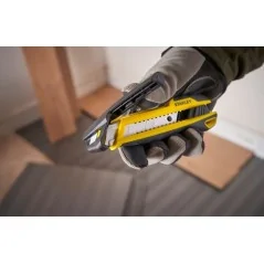 Stanley Cutter  18mm Con Cursore E Sistema Spezzalama Integrato