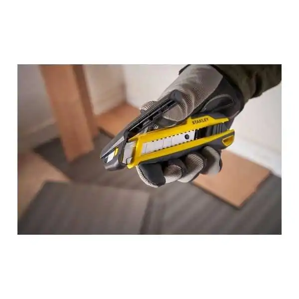 Stanley Cutter  18mm Con Cursore E Sistema Spezzalama Integrato