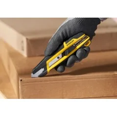 Stanley Cutter  18mm Con Cursore E Sistema Spezzalama Integrato