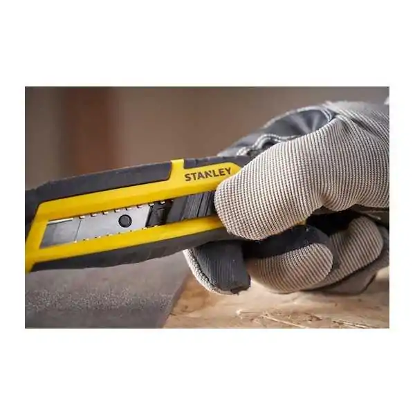 Stanley Cutter  18mm Con Cursore E Sistema Spezzalama Integrato