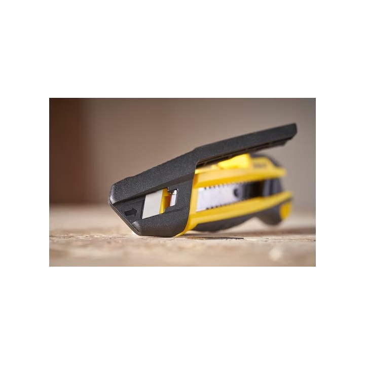 Stanley Cutter  18mm Con Cursore E Sistema Spezzalama Integrato