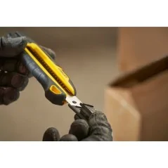 Stanley Cutter  18mm Con Cursore E Sistema Spezzalama Integrato