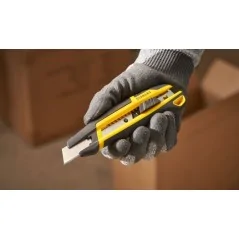 Stanley Cutter  18mm Con Cursore E Sistema Spezzalama Integrato
