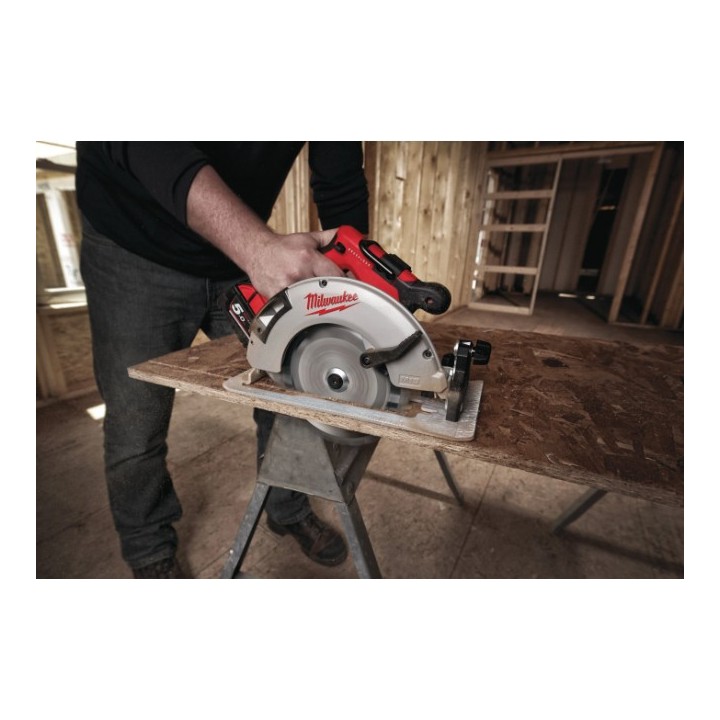 MILWAUKEE M18 4933464589 vue angulaire du corps de l'outil
