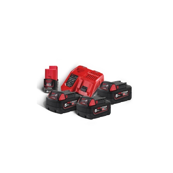Trois batteries M18 B5 5,0 Ah et une M12 B2 2,0 Ah du kit MILWAUKEE