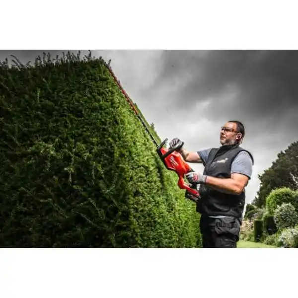 Milwaukee Taille-haie professionnel 60 cm M18 FUEL™ Milwaukee Taille-haie professionnel 60 cm M18 FUEL™