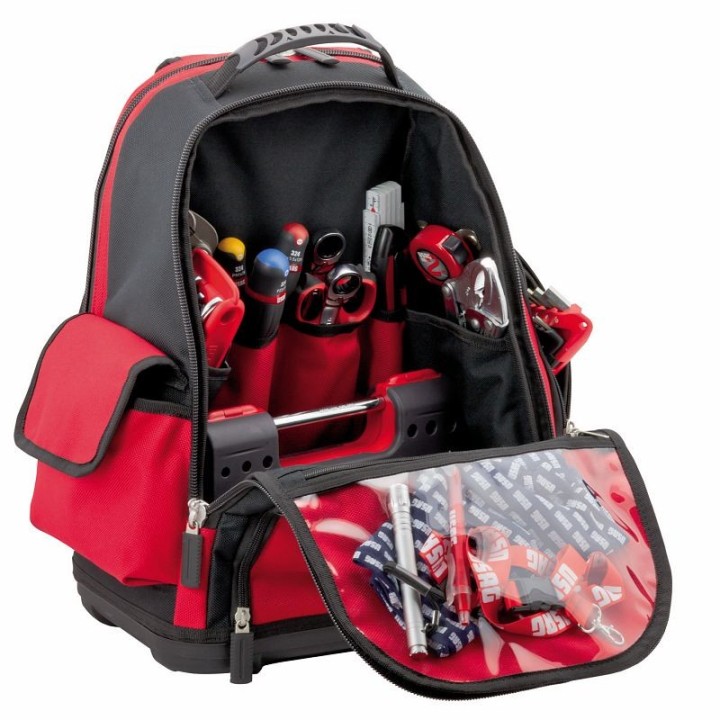 Dettaglio tasche e vano interno dello zaino USAG 007 SV