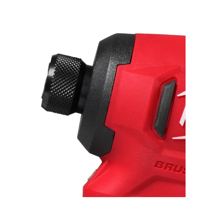 Particolare corpo e impugnatura avvitatore MILWAUKEE M12