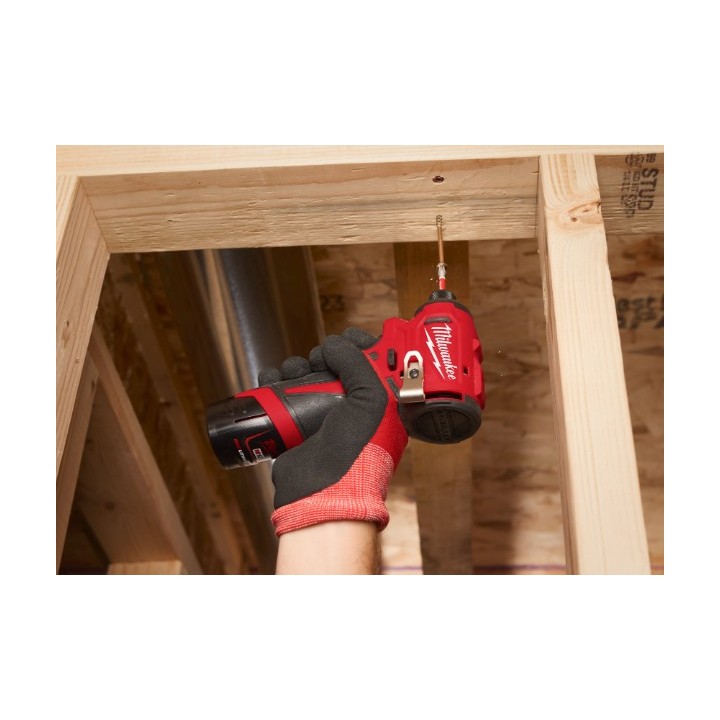 Gros plan sur la tête de la clé MILWAUKEE M12