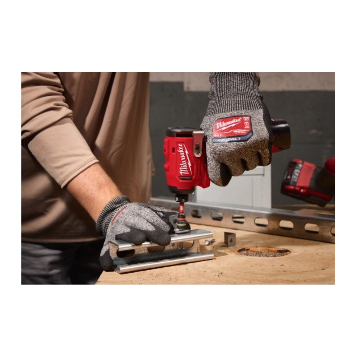MILWAUKEE avvitatore ad impulsi M12 con custodia valigetta