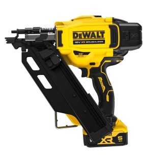 DEWALT DCN930P2-QW vista frontale della chiodatrice 18V con caricatore in magnesio