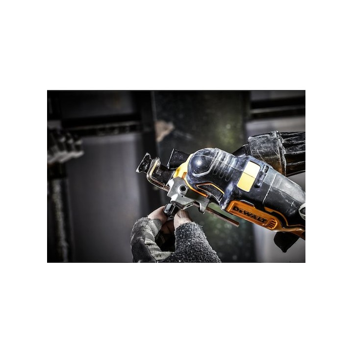 DEWALT DCS356P2-QW vista frontale con lama montata