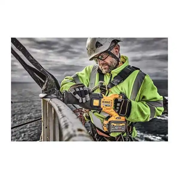 Dewalt  Scie circulaire 54V XR FLEXVOLT 2 x 9Ah Dewalt  Scie circulaire 54V XR FLEXVOLT 2 x 9Ah