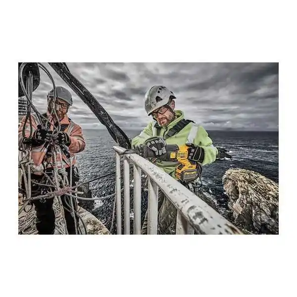 Dewalt  Scie circulaire 54V XR FLEXVOLT 2 x 9Ah Dewalt  Scie circulaire 54V XR FLEXVOLT 2 x 9Ah