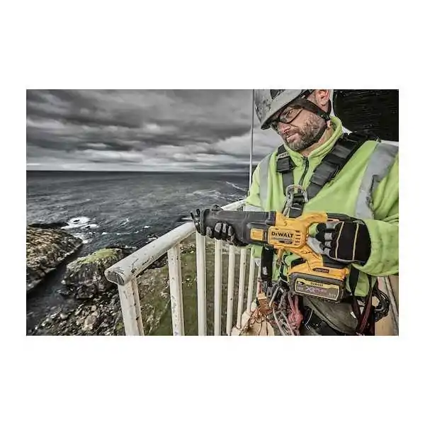 Dewalt Sega circolare 54V XR FLEXVOLT 2 x 9Ah Dewalt Sega circolare 54V XR FLEXVOLT 2 x 9Ah