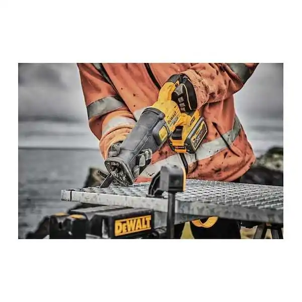 Dewalt Sega circolare 54V XR FLEXVOLT 2 x 9Ah Dewalt Sega circolare 54V XR FLEXVOLT 2 x 9Ah