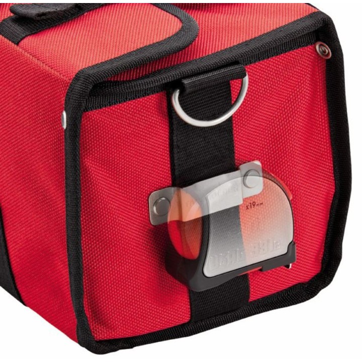 Détail du fond rigide riveté et crochet extérieur pour mètre du sac USAG