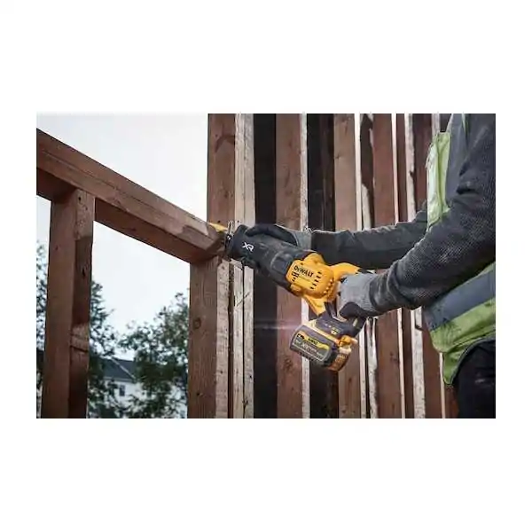 Scie universelle Dewalt XR 18 V avec avantage FLEXVOLT