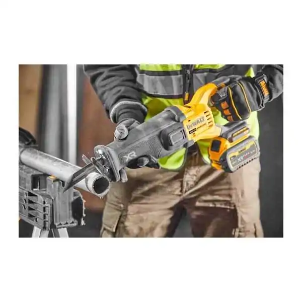 Scie universelle Dewalt XR 18 V avec avantage FLEXVOLT