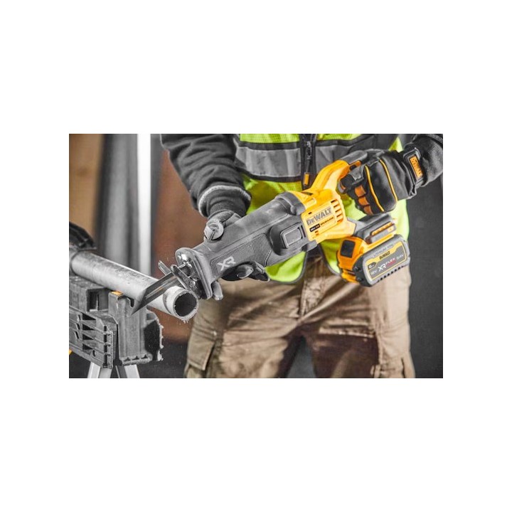 Dettaglio luce LED integrata sulla DEWALT DCS386NT-XJ
