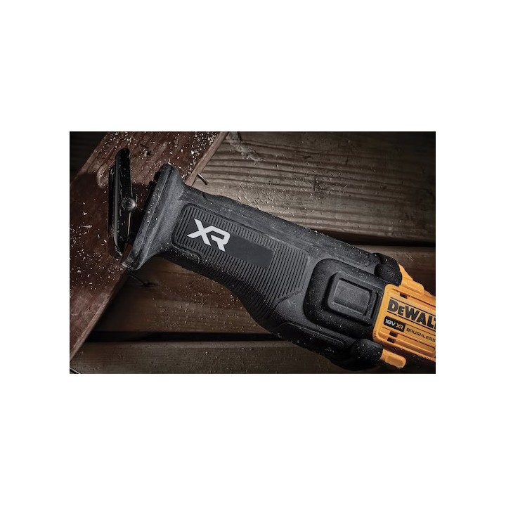 Particolare della base e della stabilità della DEWALT DCS386NT-XJ
