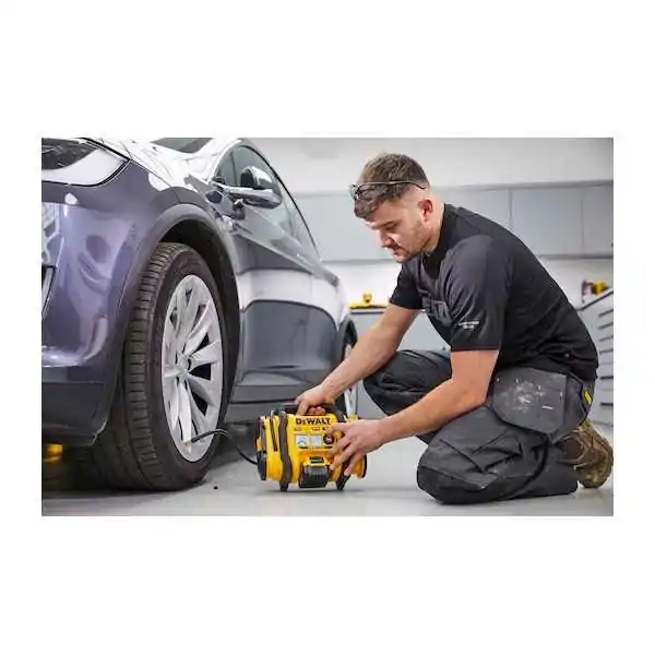 Compresseur Dewalt XR 18V (sans batteries ni chargeur)