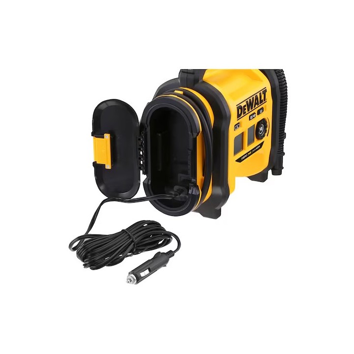 DEWALT DCC018N-XJ inflatore in uso sul veicolo con adattatore 12V