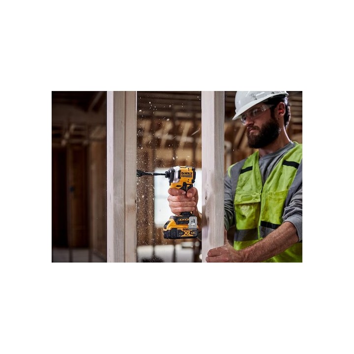 DEWALT DCF850NT-XJ vista angolata per confrontare dimensioni