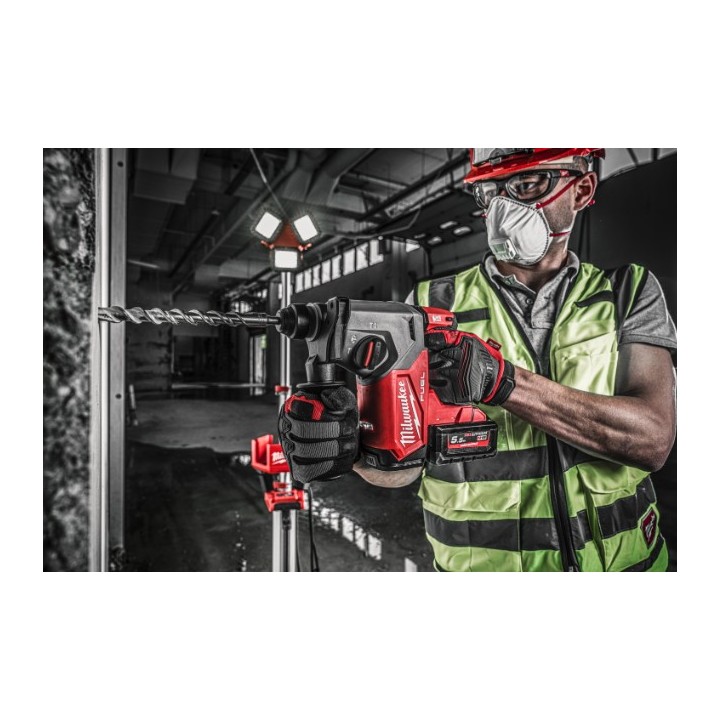 Profil latéral du perforateur SDS-Plus Milwaukee M18