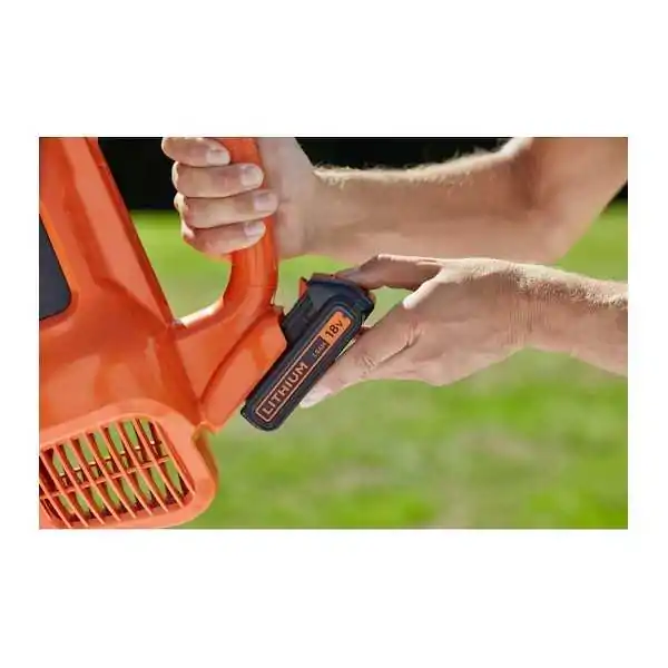 Souffleur axial Black+Decker 18 V au lithium-ion (unité sans batterie ni chargeur) Souffleur axial Black+Decker 18 V au lithium-ion (unité sans batterie ni chargeur)