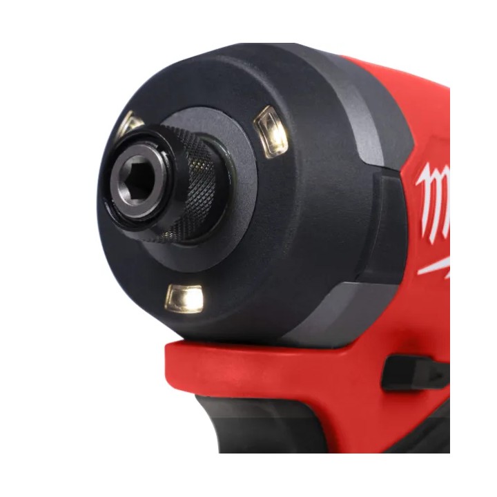 Milwaukee M18 FUEL clé à chocs en usage, vue latérale compacte