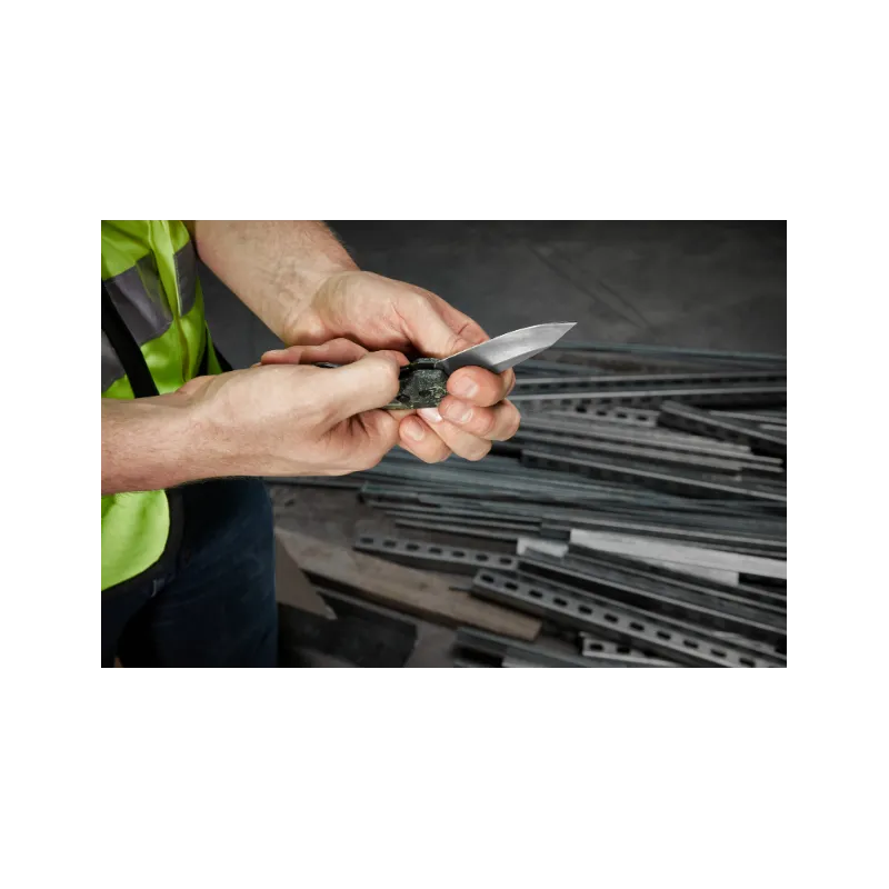 Couteau de sport pliant Milwaukee en camouflage