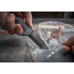 Couteau de sport pliant à lame extra-résistante Milwaukee