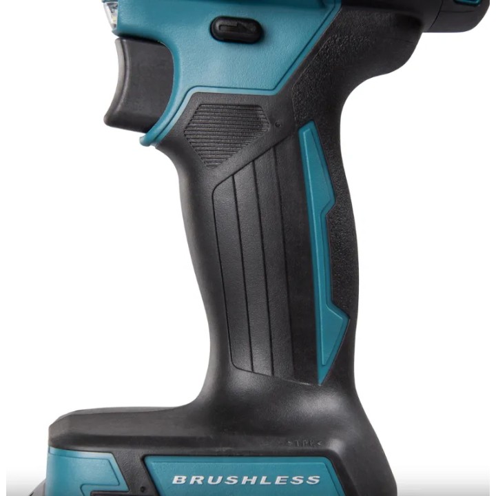 Makita DHP489RTJ angolo di visuale mostrando corpo macchina compatto
