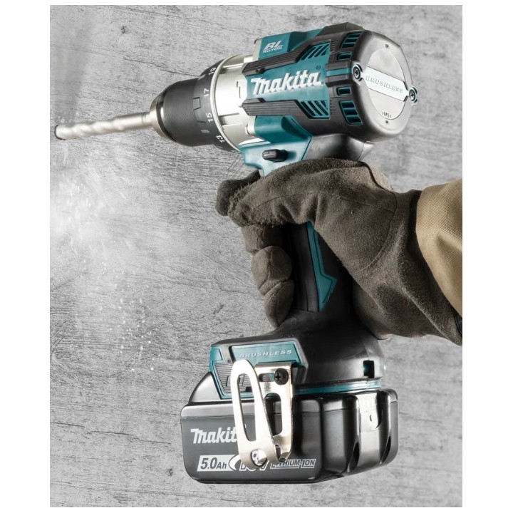 Makita DHP489RTJ con doppio LED acceso e accessori non specificati
