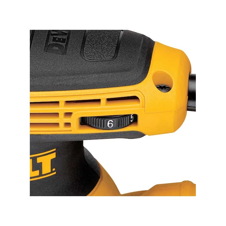 DEWALT DWE6423-QS vista dall'alto del corpo e del pulsante di avvio