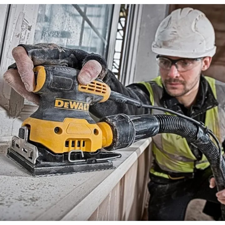 DEWALT DWE6411Z-IT vista della macchina e contrappeso per riduzione vibrazioni